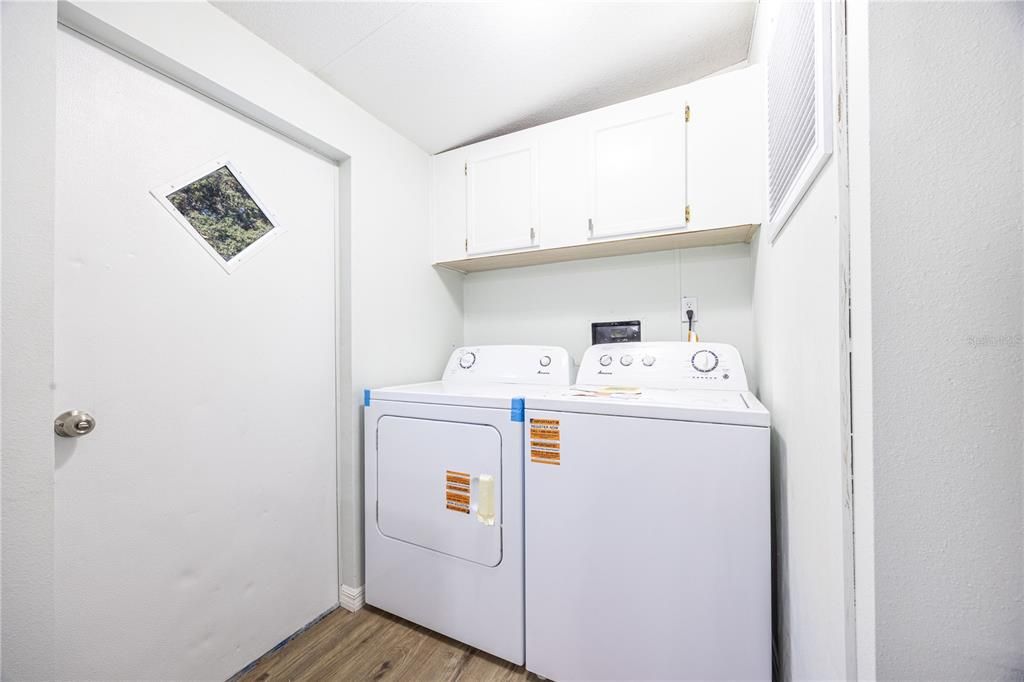 Interior, Utility Closets, Washer, Wood Texture Flooring