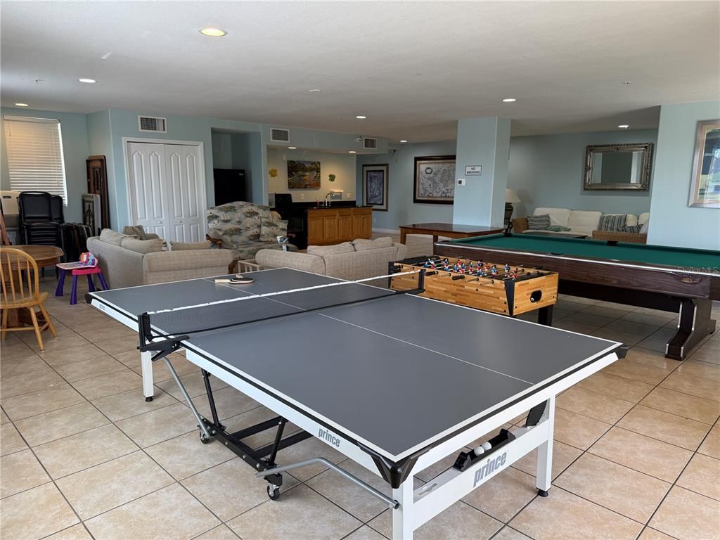 Billiard Table, Game Room, Interior, Living room, Recessed Lighting