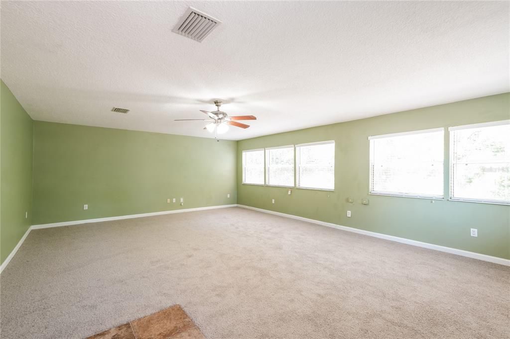 Empty room, Interior