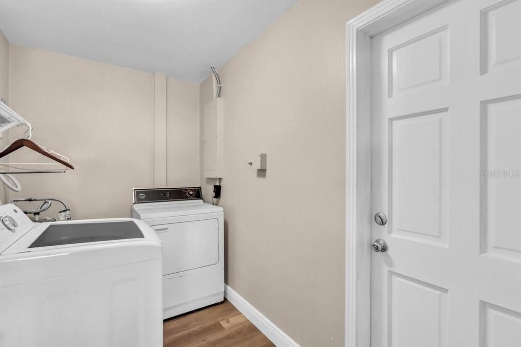 Interior, Washer, Wood Texture Flooring