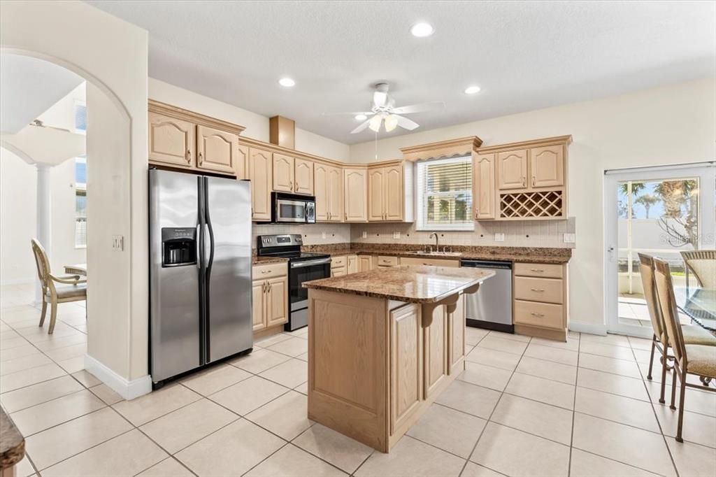 Dining room, Interior, Kitchen, Recessed Lighting, Stainless Steel Appliances