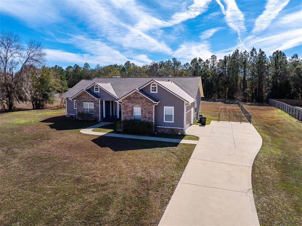 Backyard, Exterior, Facade, Brick Facade, Ranch