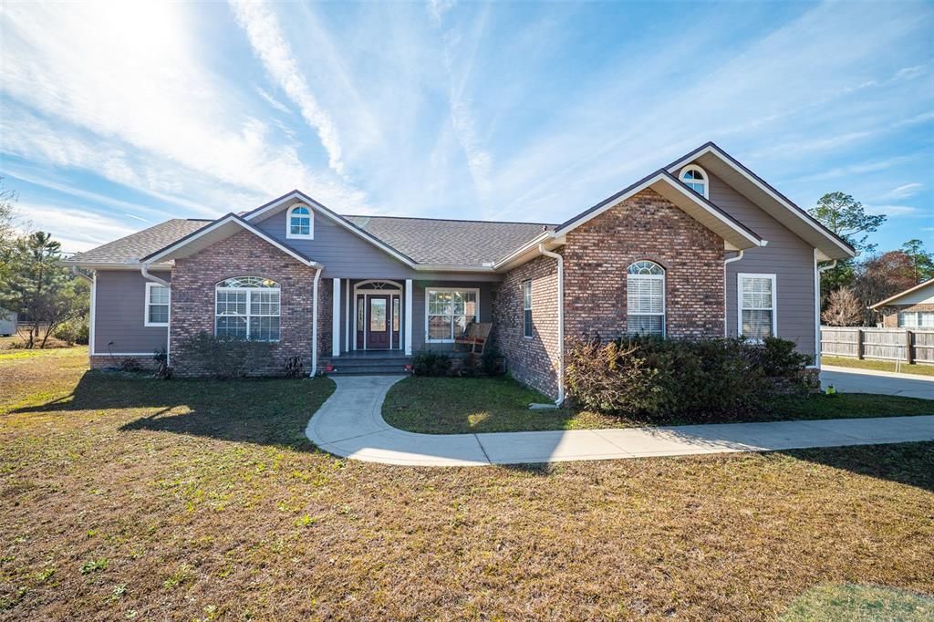 Backyard, Exterior, Facade, Brick Facade, Brick Traditional