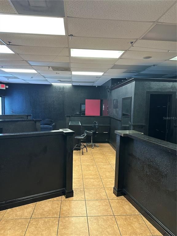 Home Office, Interior