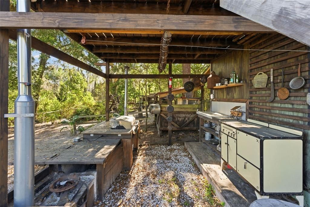 Exterior, Outdoor Kitchen