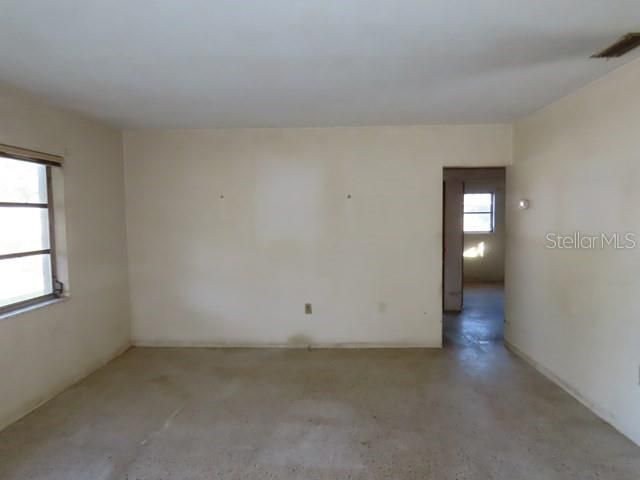 Empty room, Interior