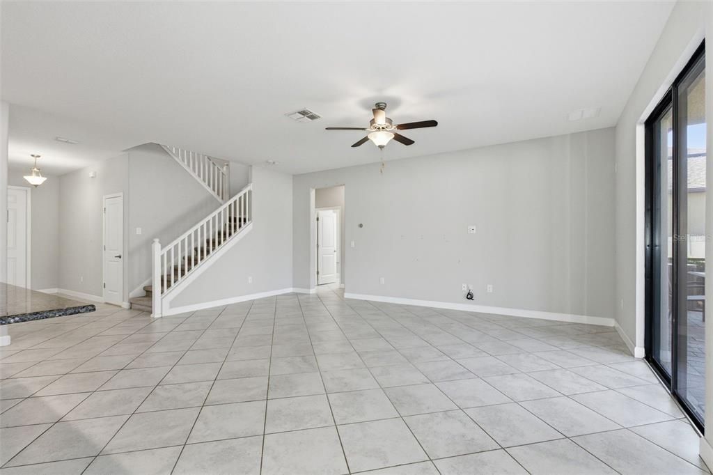 Empty room, Interior