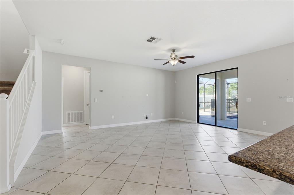 Empty room, Interior