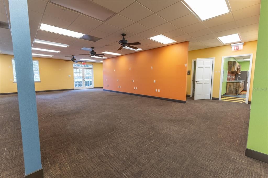 Empty room, Interior, Recessed Lighting