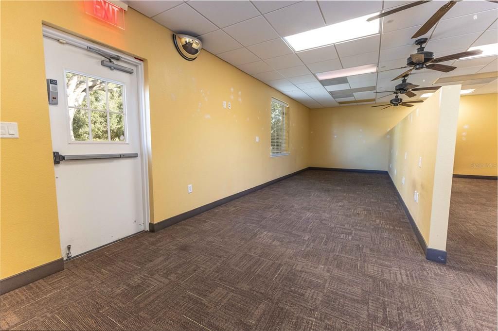 Empty room, Interior, Recessed Lighting