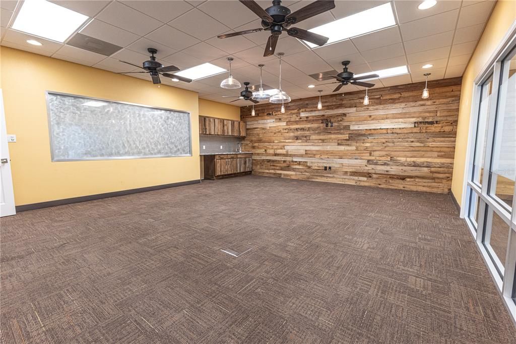 Empty room, Interior, Recessed Lighting, Wooden Walls