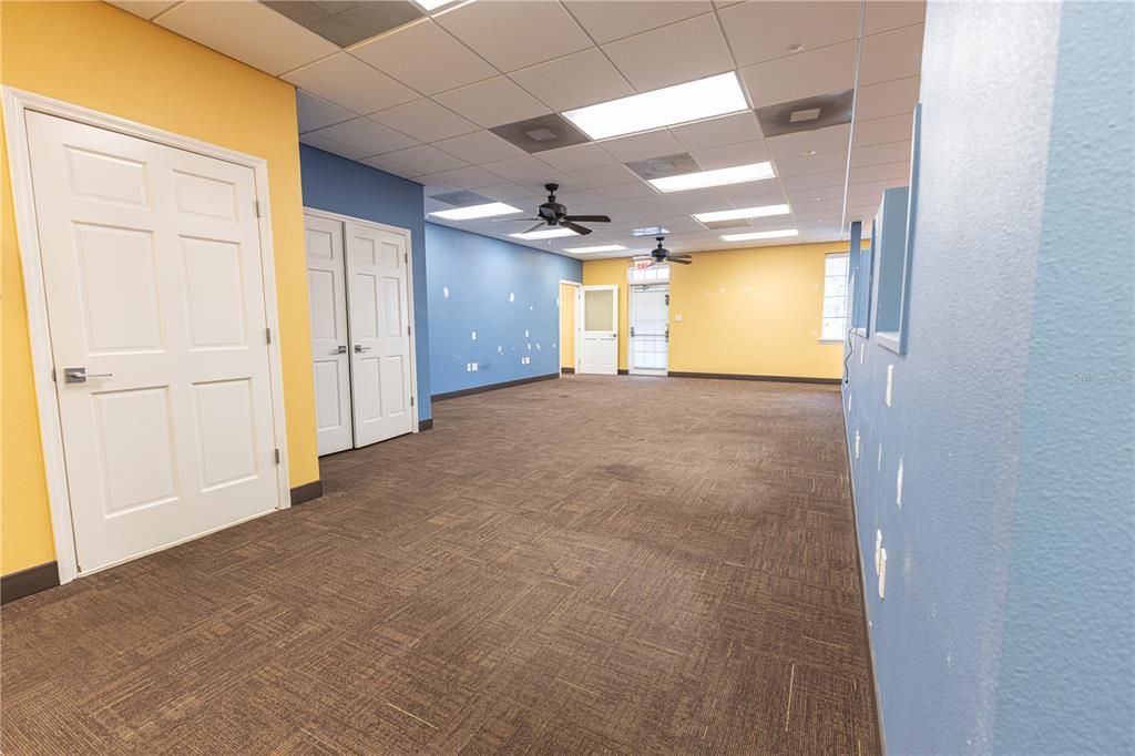 Empty room, Interior, Recessed Lighting