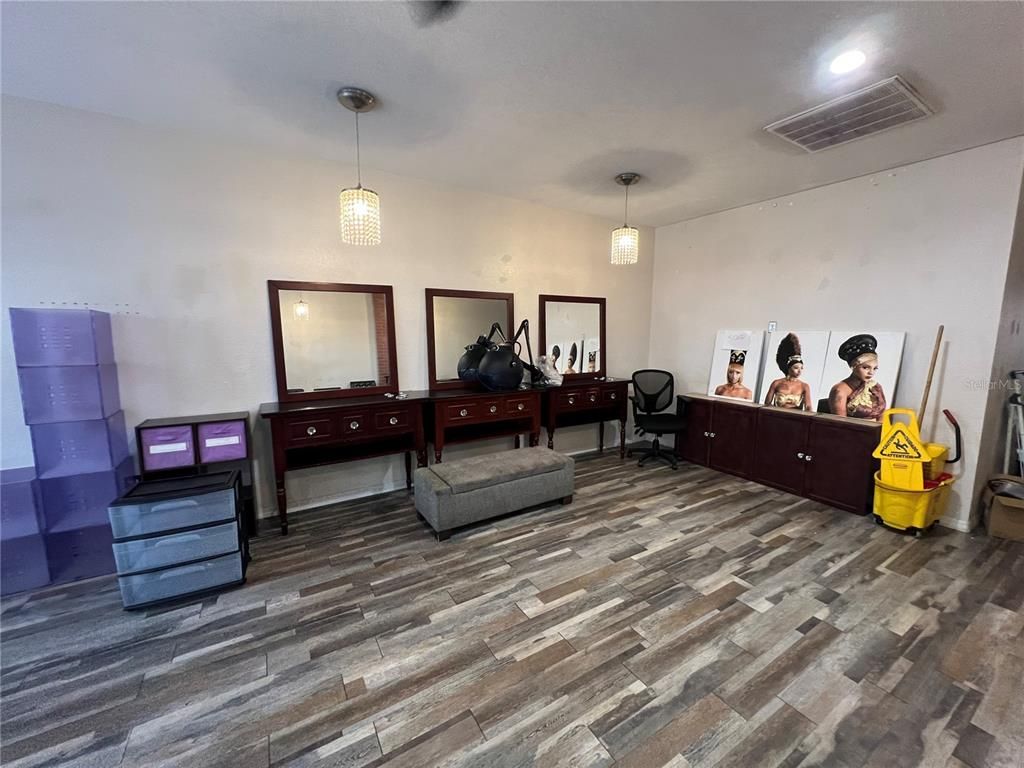 Interior, Pendant Lights, Recessed Lighting, Wood Texture Flooring