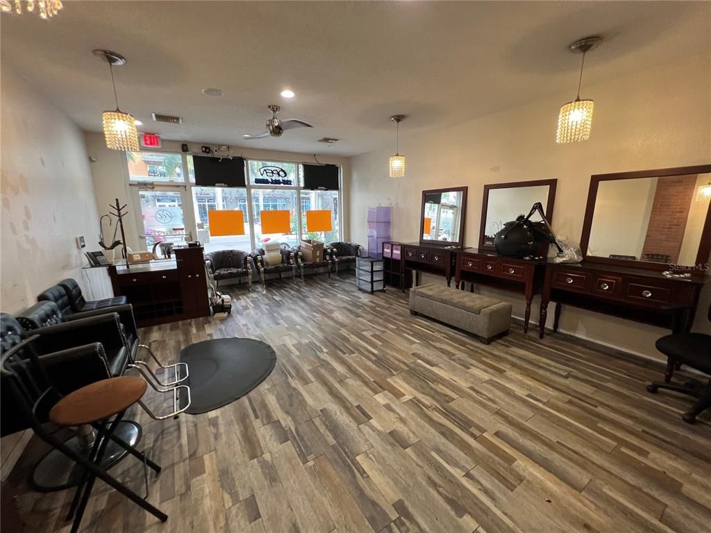 Interior, Living room, Pendant Lights, Recessed Lighting, Wood Texture Flooring