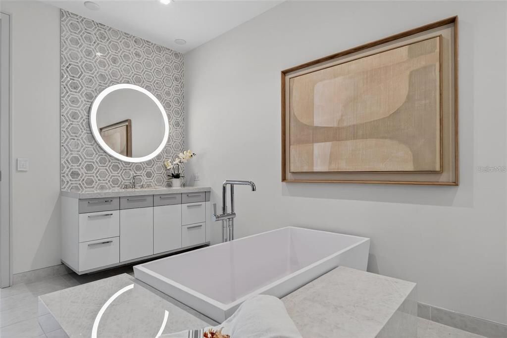 Bathroom, Interior, Recessed Lighting