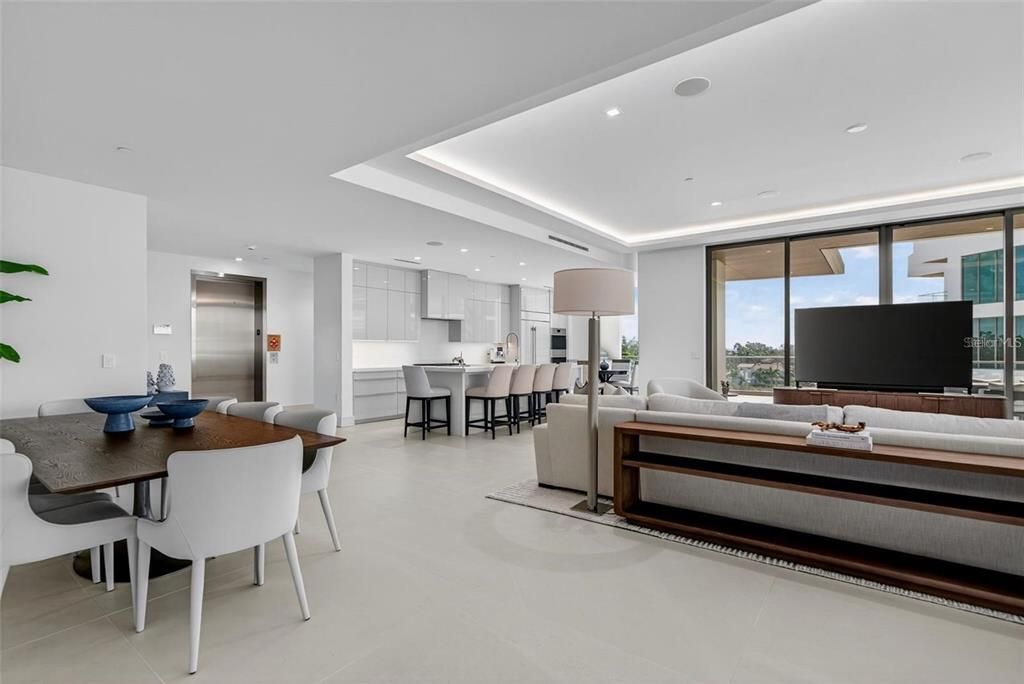 Dining room, Interior, Kitchen, Living room, Recessed Lighting