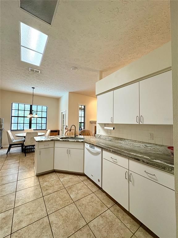Dining room, Interior, Kitchen, Pendant Lights