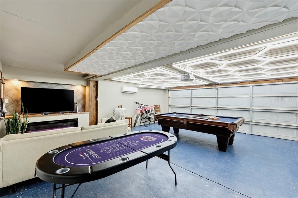 Billiard Table, Game Room, Interior