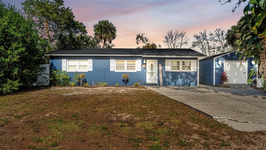 Backyard, Exterior, Facade, Ranch