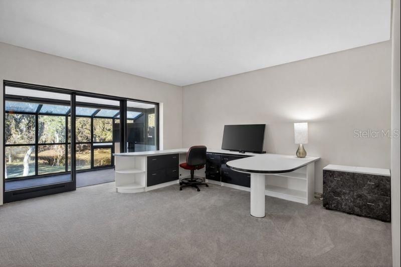 Home Office, Interior