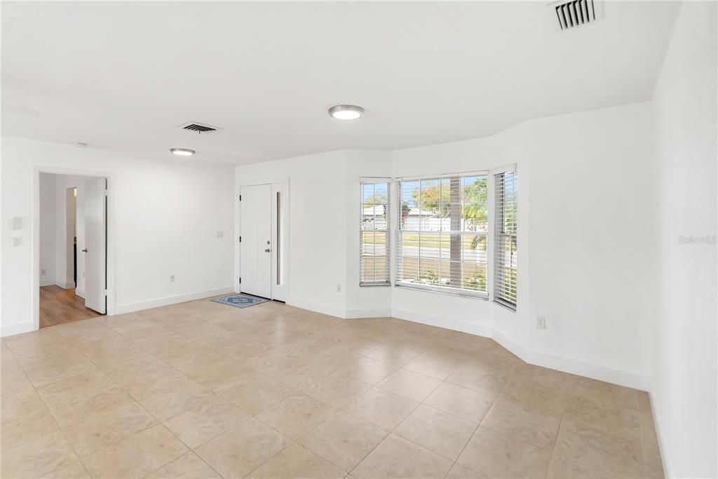 Empty room, Interior, Recessed Lighting