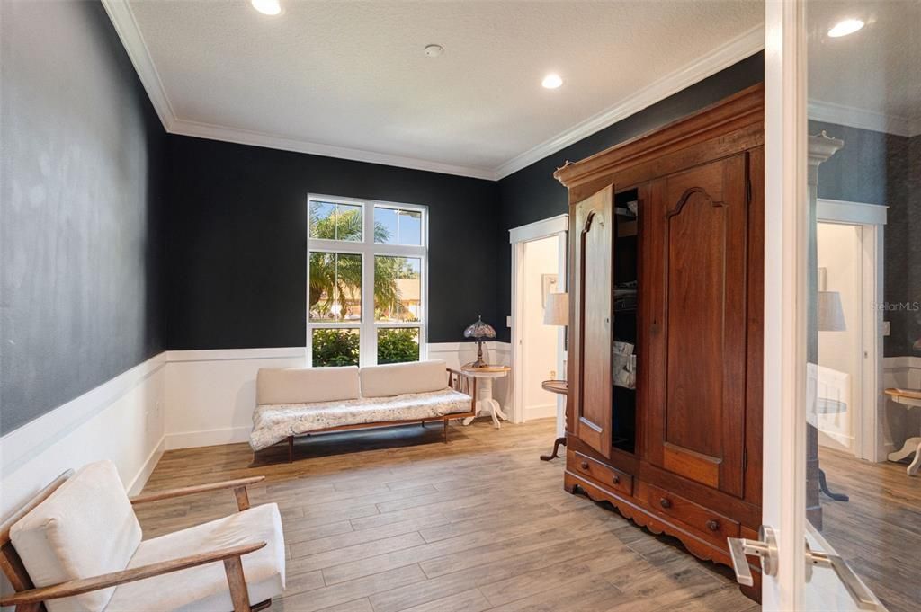 Interior, Recessed Lighting, Wood Texture Flooring