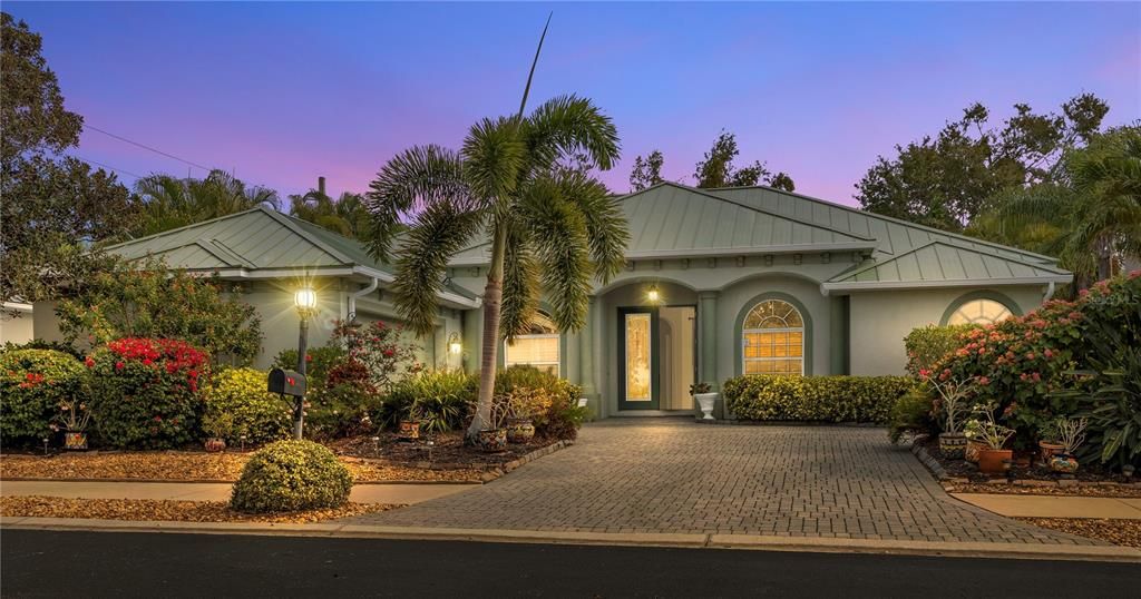 Exterior, Facade, Mediterranean