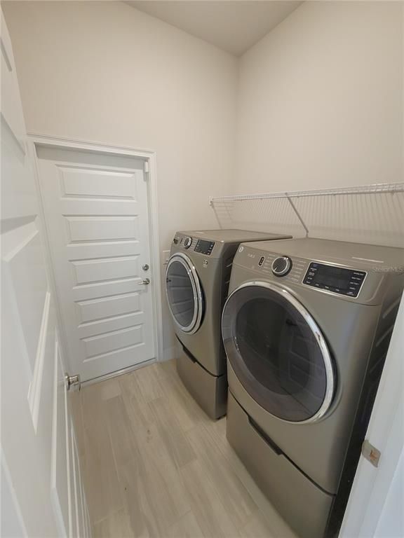 Interior, Washer, Wood Texture Flooring
