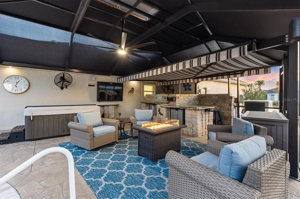 Exterior, Hot Tub, Outdoor Kitchen