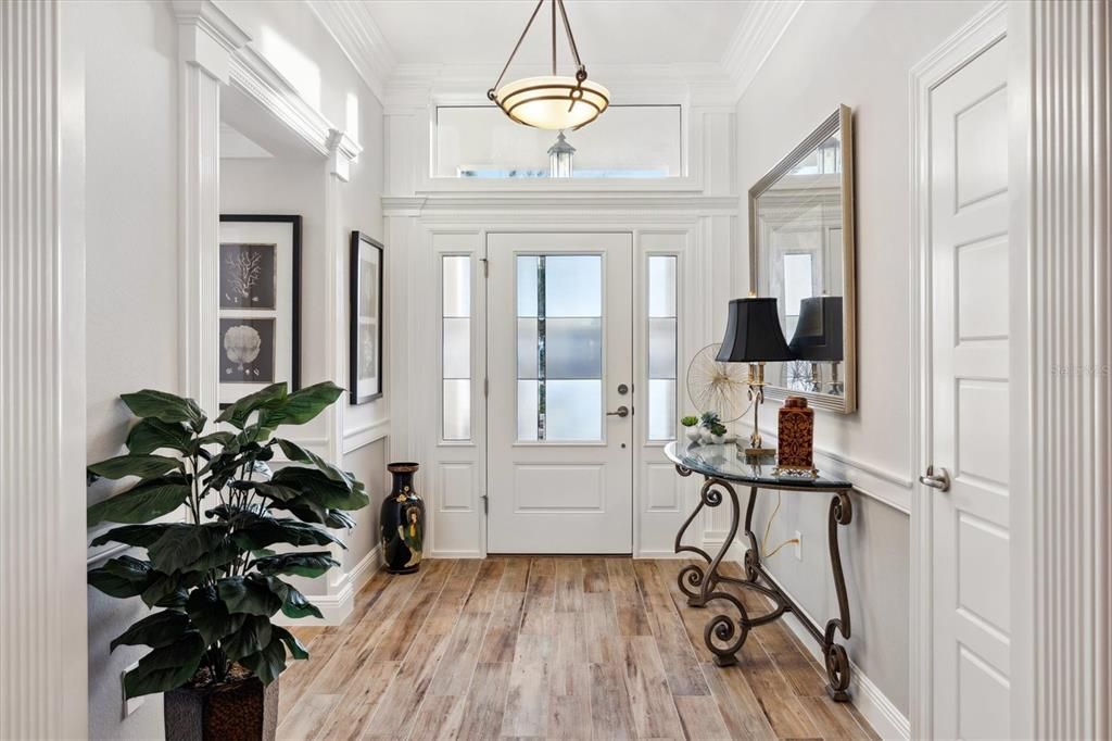 Interior, Pendant Lights, Wood Texture Flooring