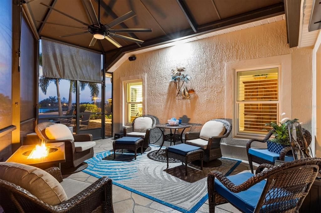 Interior, Living room, Water