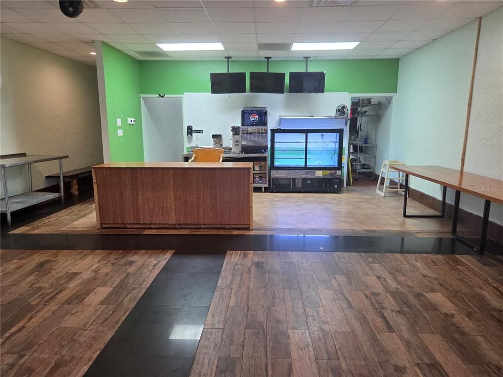 Interior, Recessed Lighting, Wood Texture Flooring