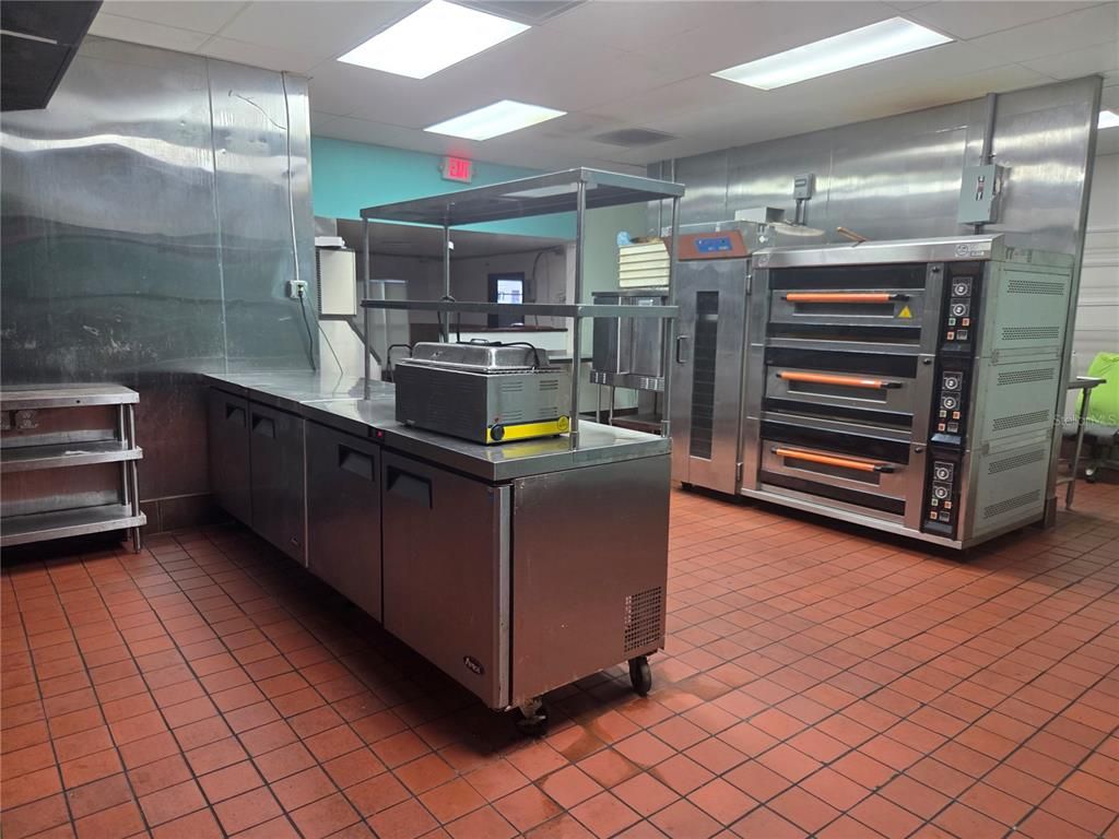 Interior, Stainless Steel Appliances