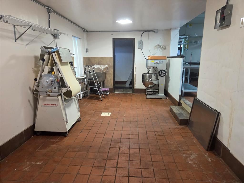 Fitness Equipment, Interior, Recessed Lighting