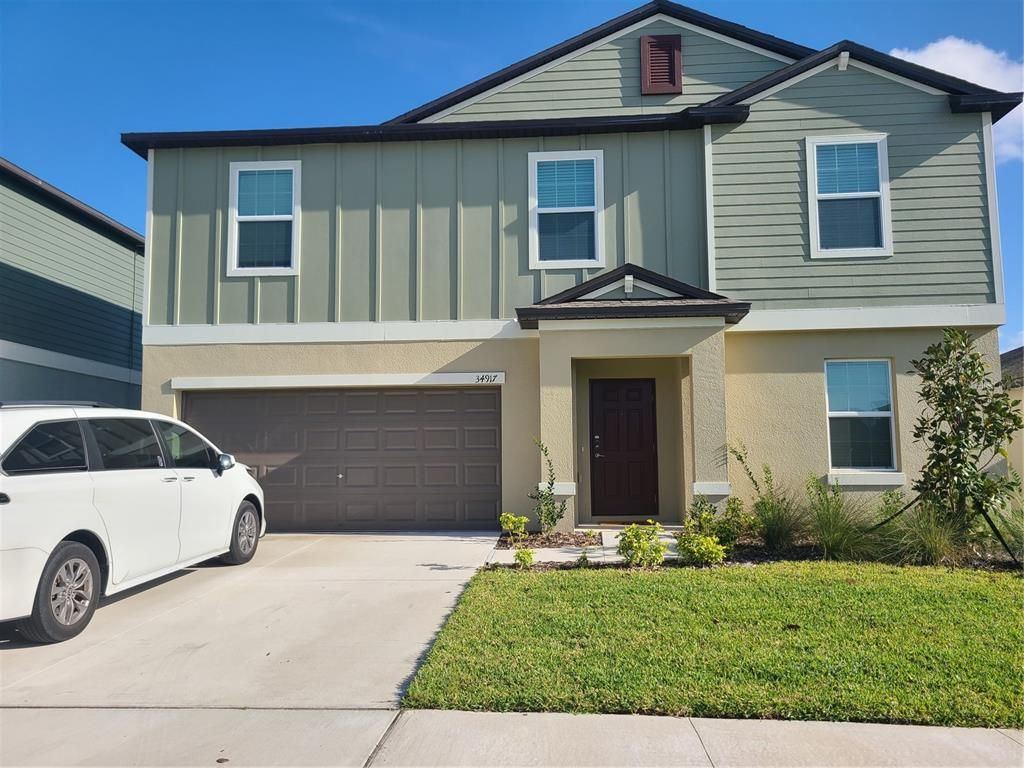 Attached, Exterior, Facade, American Craftsman