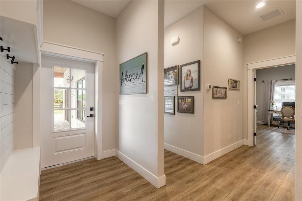 Interior, Recessed Lighting, Wood Texture Flooring