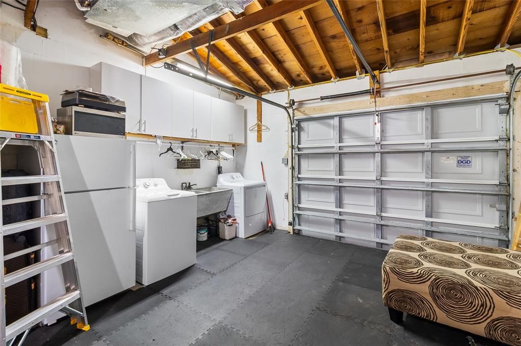 Garage, Interior, Washer, Wooden Beams, Wooden Ceilings