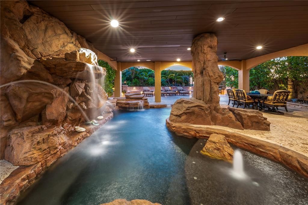 Exterior, Pool, Recessed Lighting