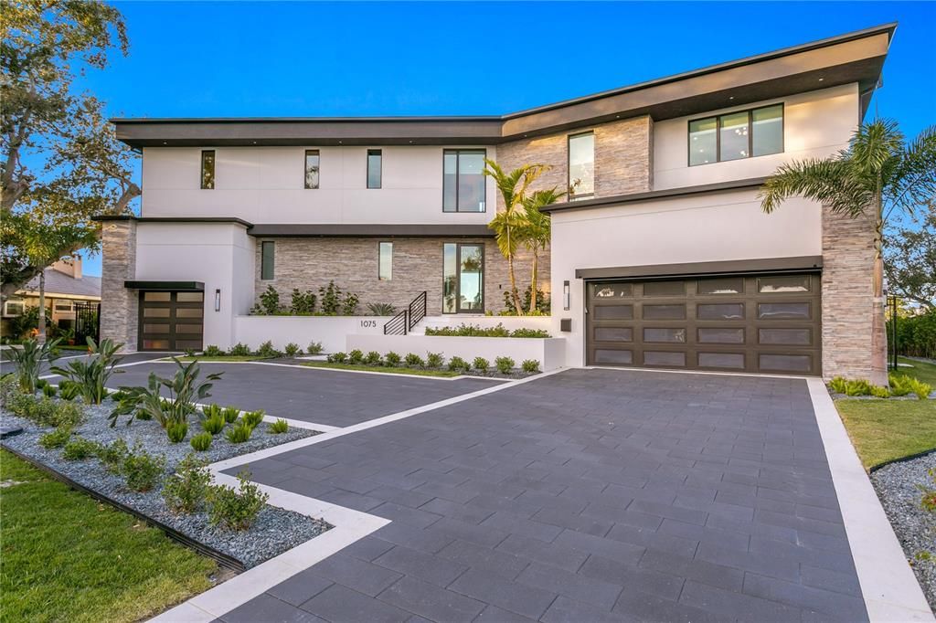 Attached, Exterior, Facade, Modern