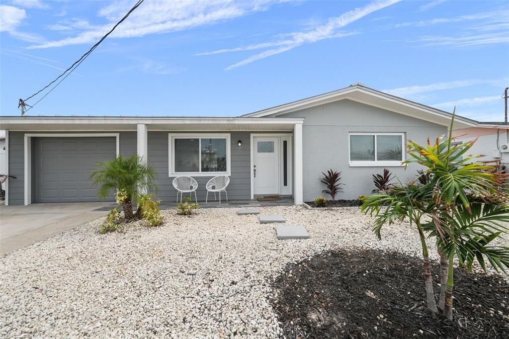 Attached, Exterior, Facade, Ranch