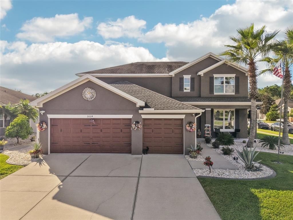 Attached, Exterior, Facade, American Craftsman