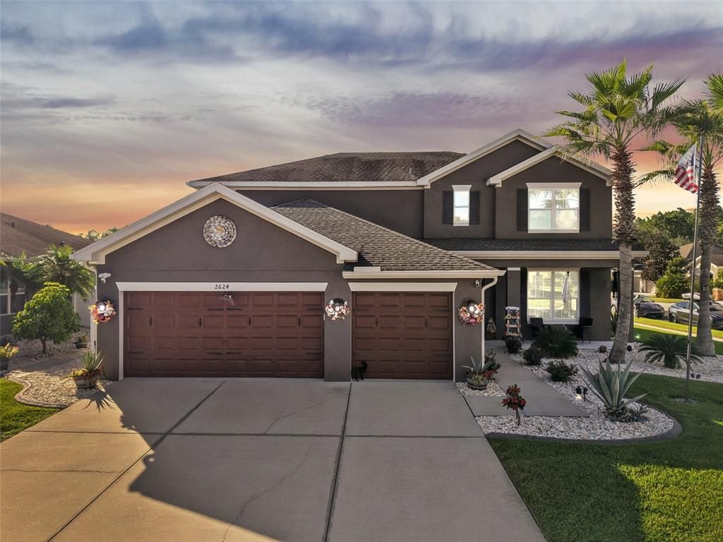 Attached, Exterior, Facade, American Craftsman