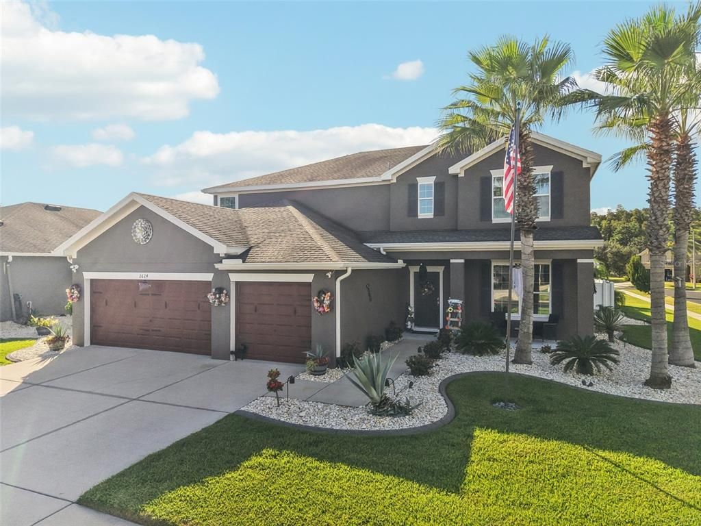 Attached, Exterior, Facade, American Craftsman