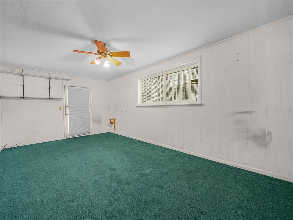 Empty room, Interior