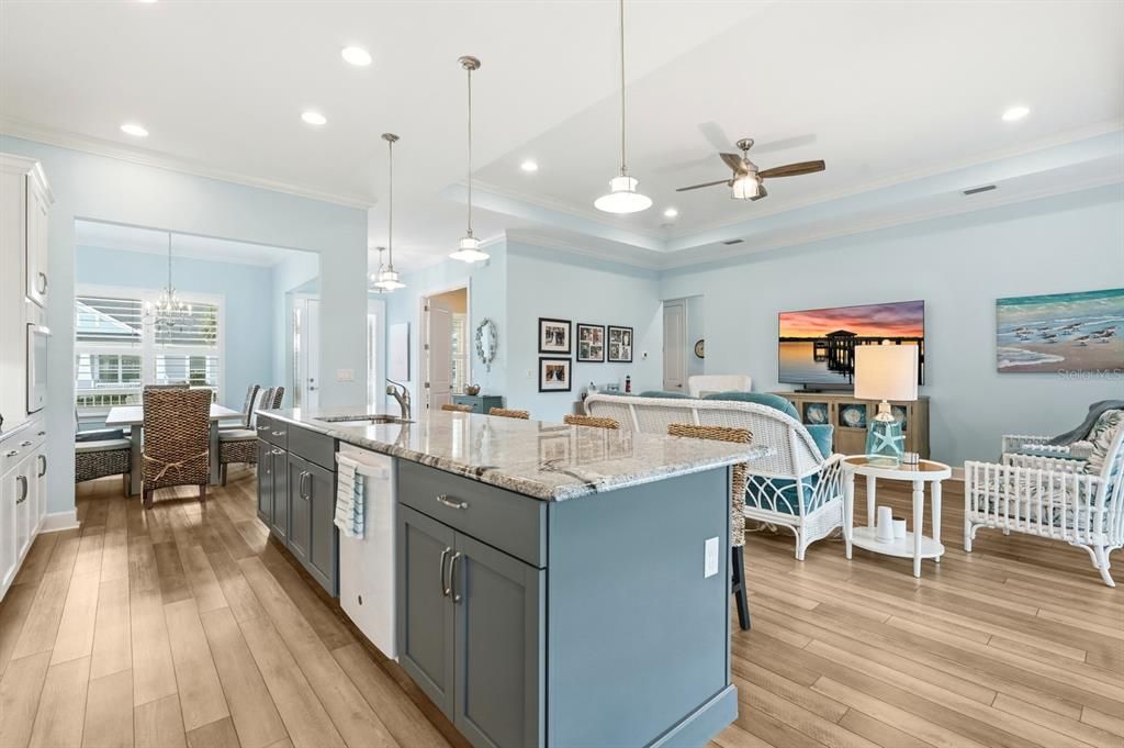 Chandelier, Dining room, Interior, Kitchen, Pendant Lights, Recessed Lighting, Wood Texture Flooring