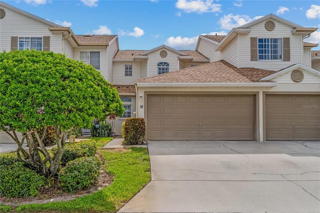 Attached, Exterior, Facade, Mediterranean