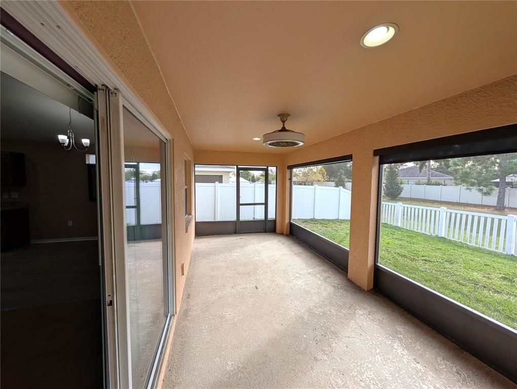 Empty room, Interior, Recessed Lighting