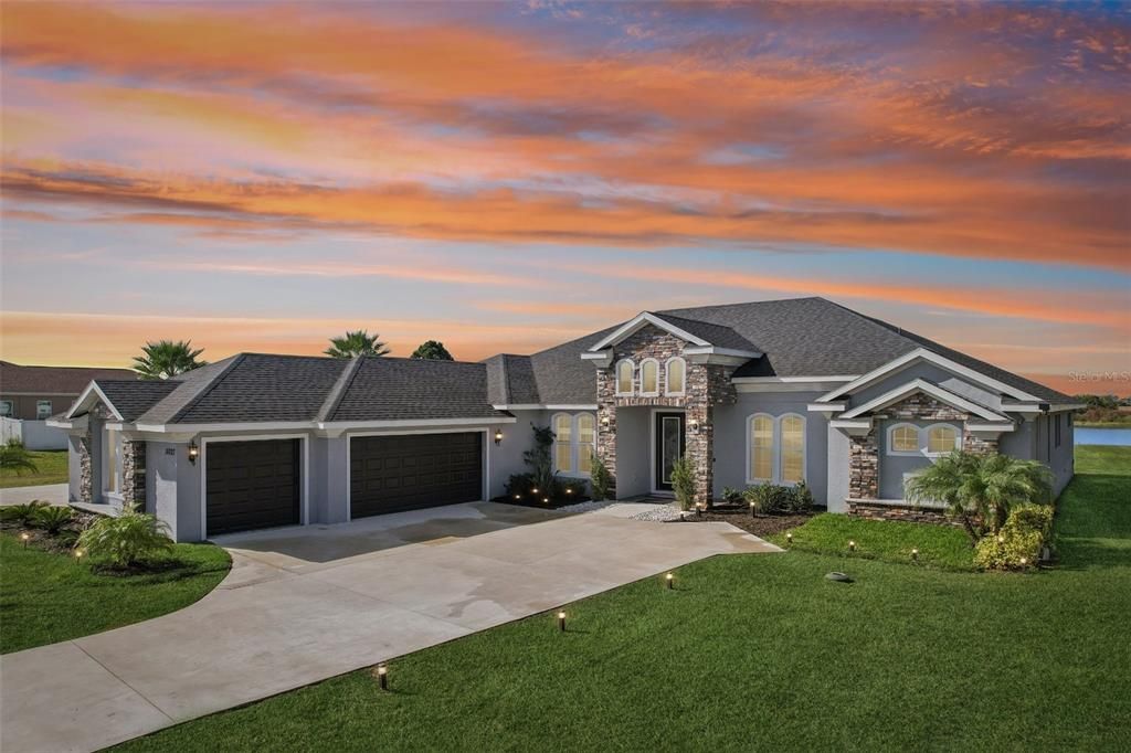 Attached, Exterior, Facade, Ranch