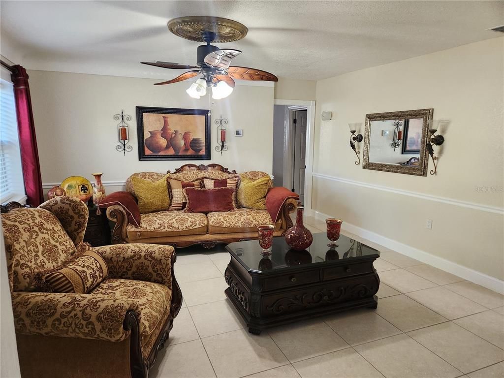 Chandelier, Dining room, Interior, Living room