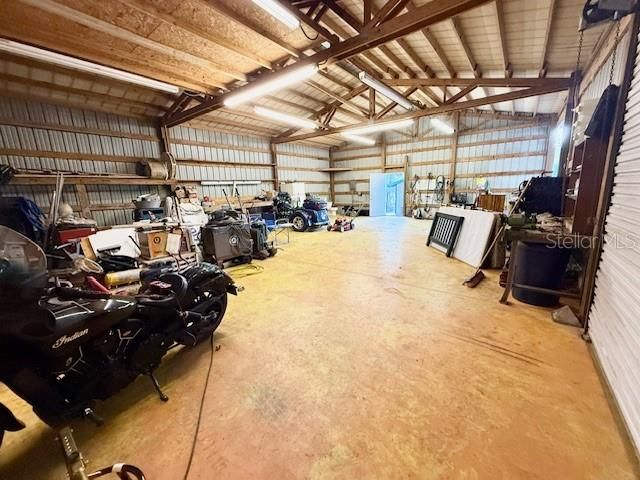 Garage, Interior, Wooden Beams